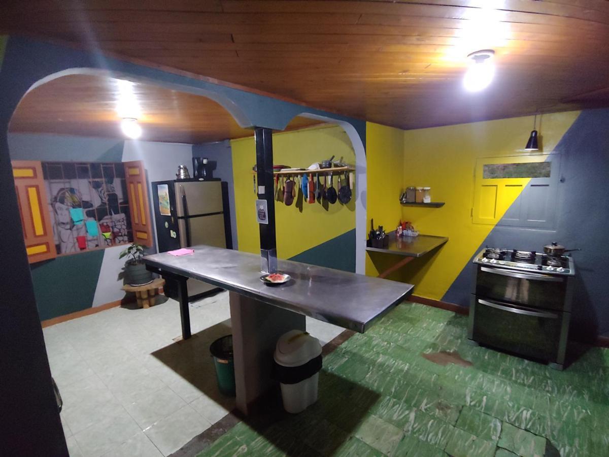 Casa Kayam Art Hostel Coliving Coworking Гуатапе Экстерьер фото