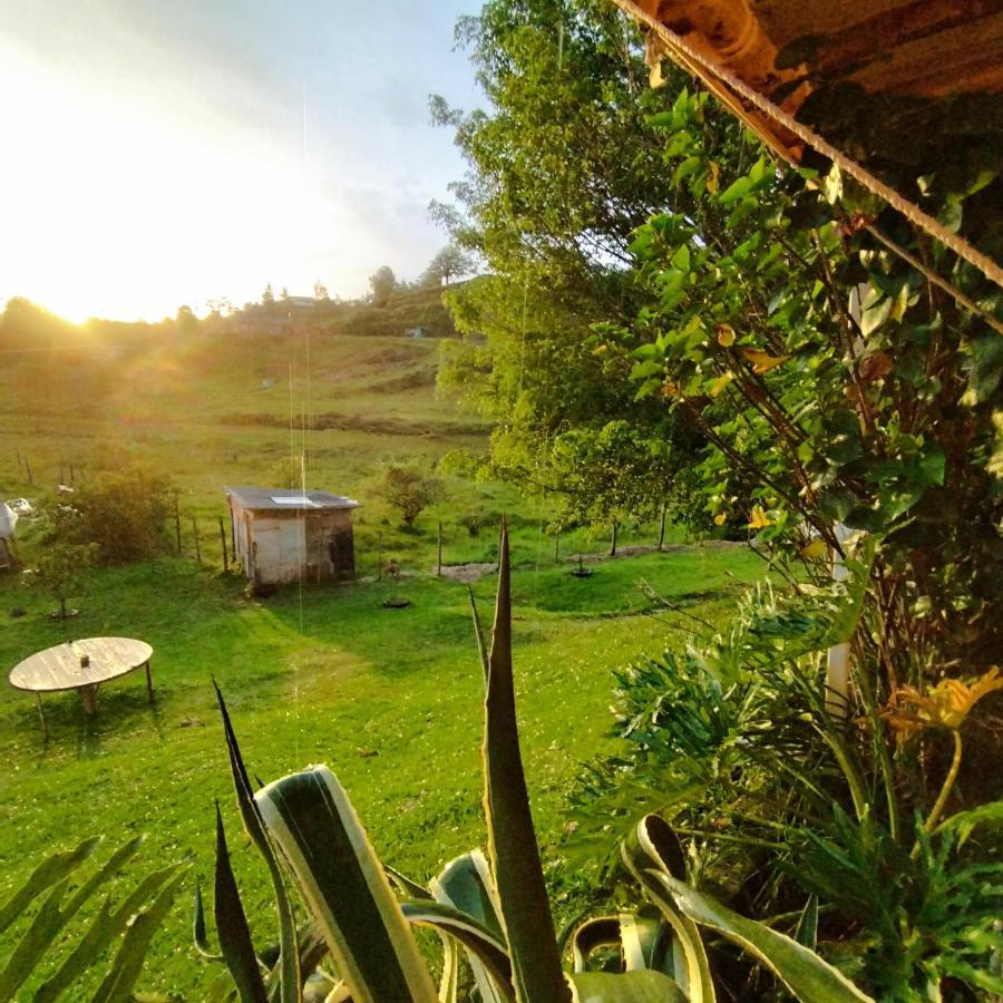 Casa Kayam Art Hostel Coliving Coworking Гуатапе Экстерьер фото