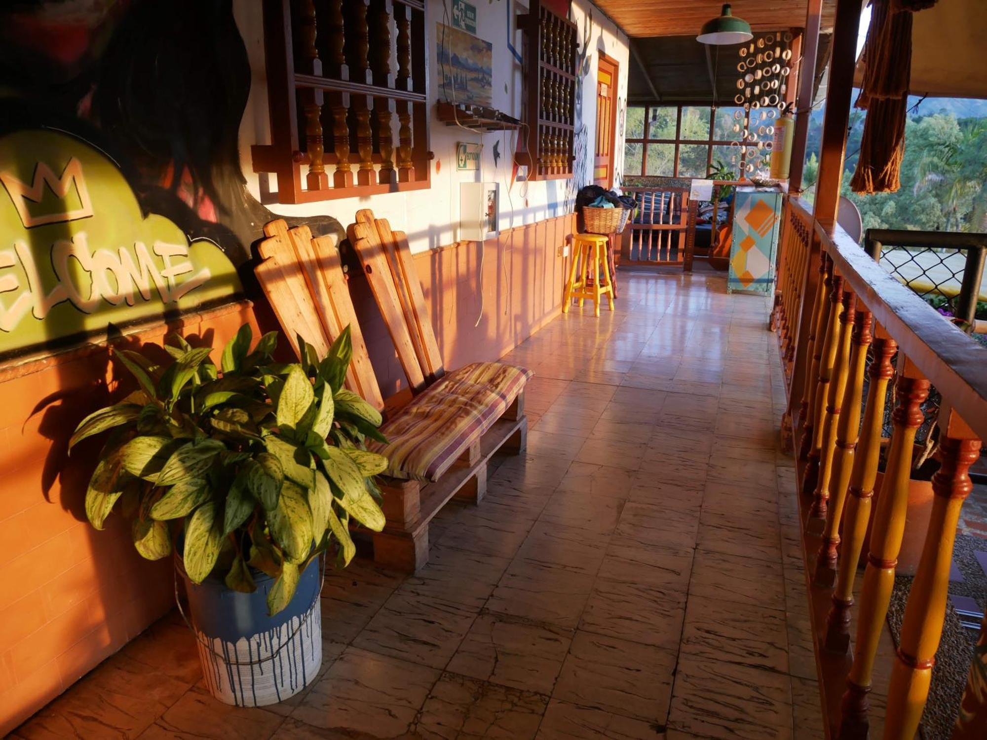 Casa Kayam Art Hostel Coliving Coworking Гуатапе Экстерьер фото